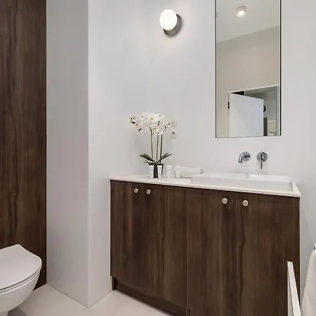 Stylish With Underground Parking Located Near The Tauron Arena By Renters